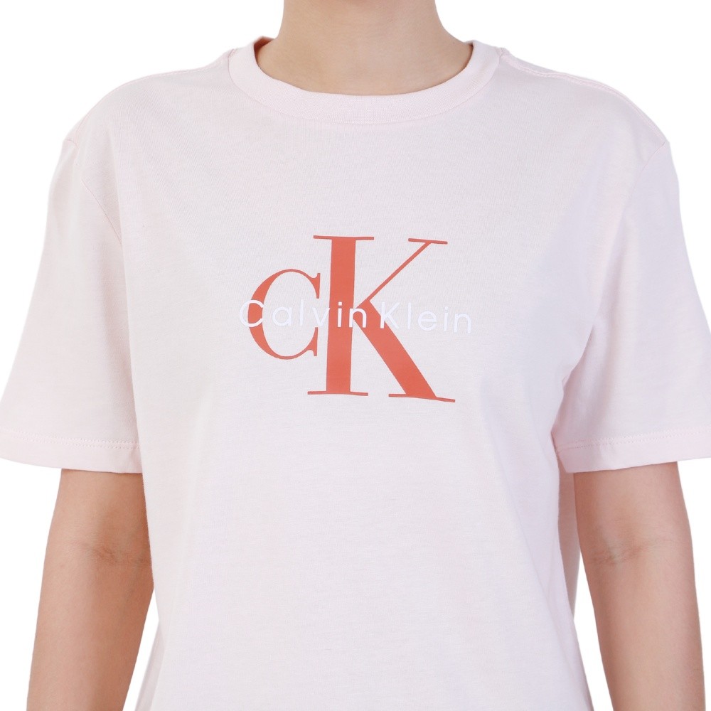 CALVIN KLEIN เสื้อยืดคอกลมแขนสั้นผู้หญิง Monogram Logo ทรง Regular รุ่น 47B864G LN4 - สี Ivory