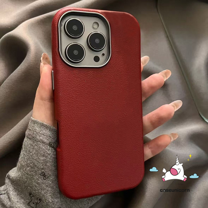 หรูหราเรียบง่ายไวน์แดงสีทึบสําหรับiphone 16 12 13 14 11 15 Pro Max XR X 15 14 16 Plus XS Max 16Pro Max Retroแฟชั่นผิวรู้สึกหนังกรอบโลหะกรณี