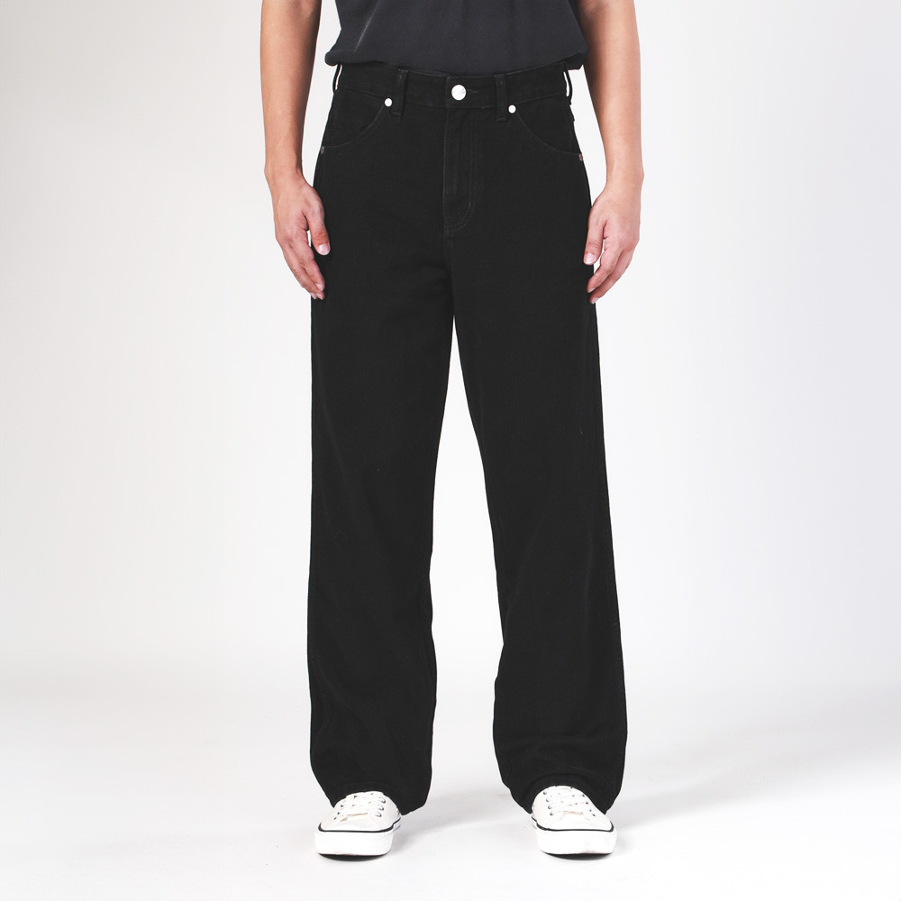 WRANGLER กางเกงยีนส์ผู้ชาย เอวกลาง ทรงกระบอกใหญ่ ทรง Redding รุ่น WR S524MREDF52 สีดำ