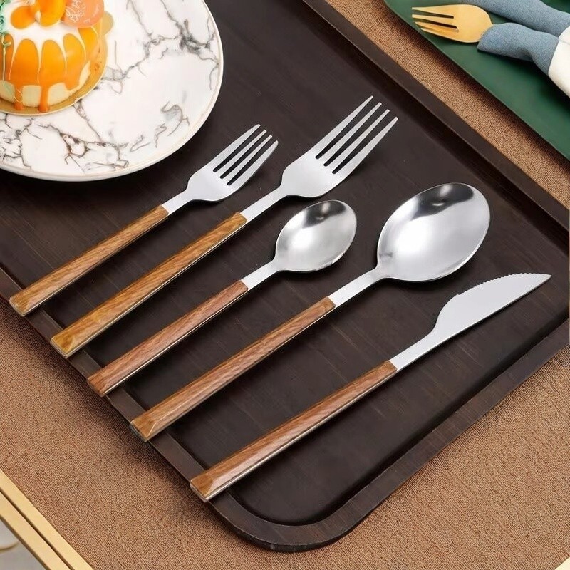 เครื่องด้อมของกินญี่ปุ่นสำหรับการบริการในร้านอาหารพร้อมมือไม้หรู