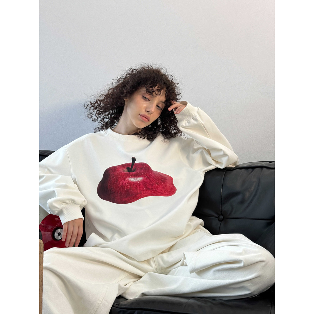 (จัดส่งตลอด 24 ชั่วโมง）Angle  เสื้อแขนยาว แบบหลวม ๆ มีรูปภาพแอปเปิ้ลที่ถูกพิมพ์ไว้ สำหรับผู้หญิง สไตล์ใหม่ล่าสุด.