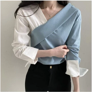 KOKO#เสื้อเชิ้ตคอวีครอสโอเวอร์สีดำและสีขาวอสมมาตรสำหรับผู้หญิง ปิดไหล่ ฟ้า เสื้อผ้าแฟชั่นสวยๆ เสื้อครอปแขนยาว#W483