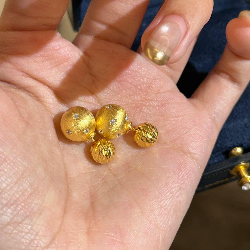 Golden Brushed Small Golden Ball Starburst ต่างหูหญิงที่ไม่ซ้ํากัน