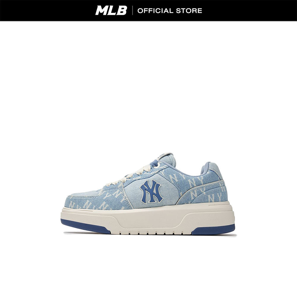 MLB รองเท้าผ้าใบ ยูนิเซ็กส์ Chunky Liner Denim Classic Monogram รุ่น 3ASXCDC4N 50SBS สีฟ้าอ่อน