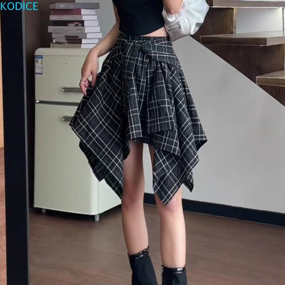 KODICE กระโปรงสองชิ้นปลอม, Lace-up ไม่สม่ําเสมอเสื้อลายสก๊อตกระโปรง, แฟชั่น Streetwear A-line เอวสูงกางเกงขาสั้นลายสก๊อตกระโปรงฤดูร้อน