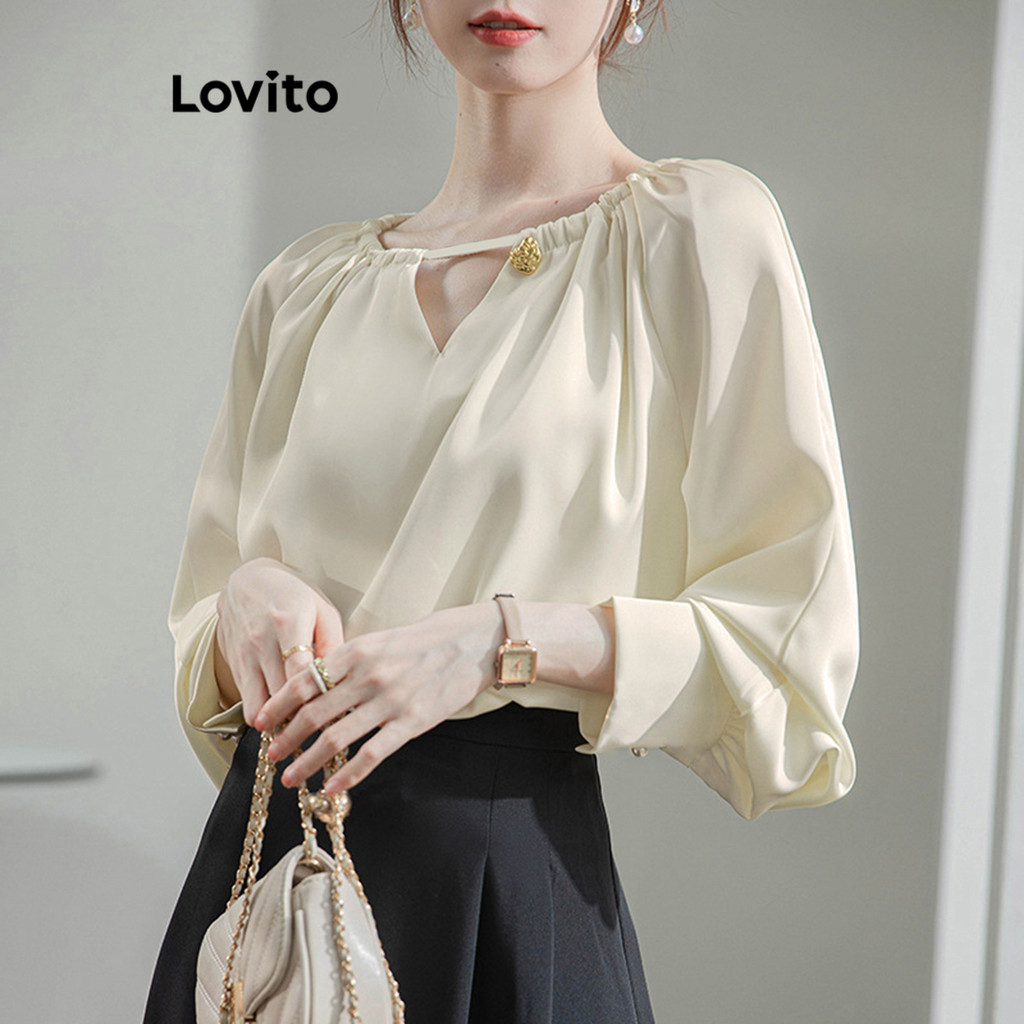 Lovito เสื้อเบลาส์ผู้หญิง สีพื้น แต่งโลหะ สไตล์หรูหรา LNL70077