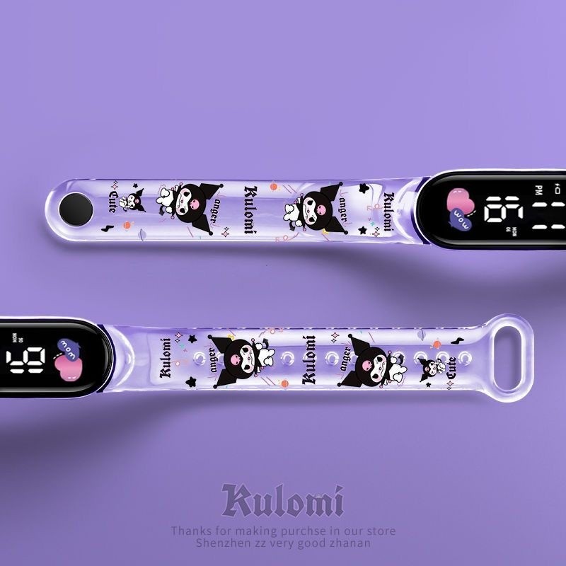 🕒✨【นาฬิกาคุโรมิ】ดิจิตอลเด็กสไตล์การ์ตูนสว่างไฟ+กันน้ํา ขนาดกะทัดพกพาสะดวก ช่วยเสริมทักษะการจัดเวลาและความอดทน 🌟 ของขวัญวันเกิดสำหรับเด็ก 6-12 ปี 🌟