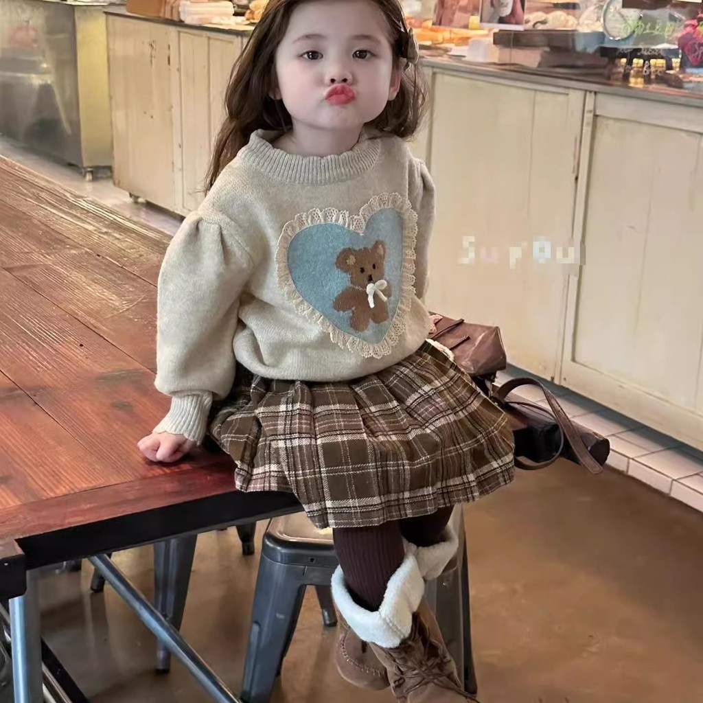 สาวการ์ตูนหมีเสื้อกันหนาว 2024 ฤดูใบไม้ร่วงฤดูหนาวรูปแบบใหม่เสื้อผ้าเด็กเด็ก จุดต่ําสุด สูงสุด