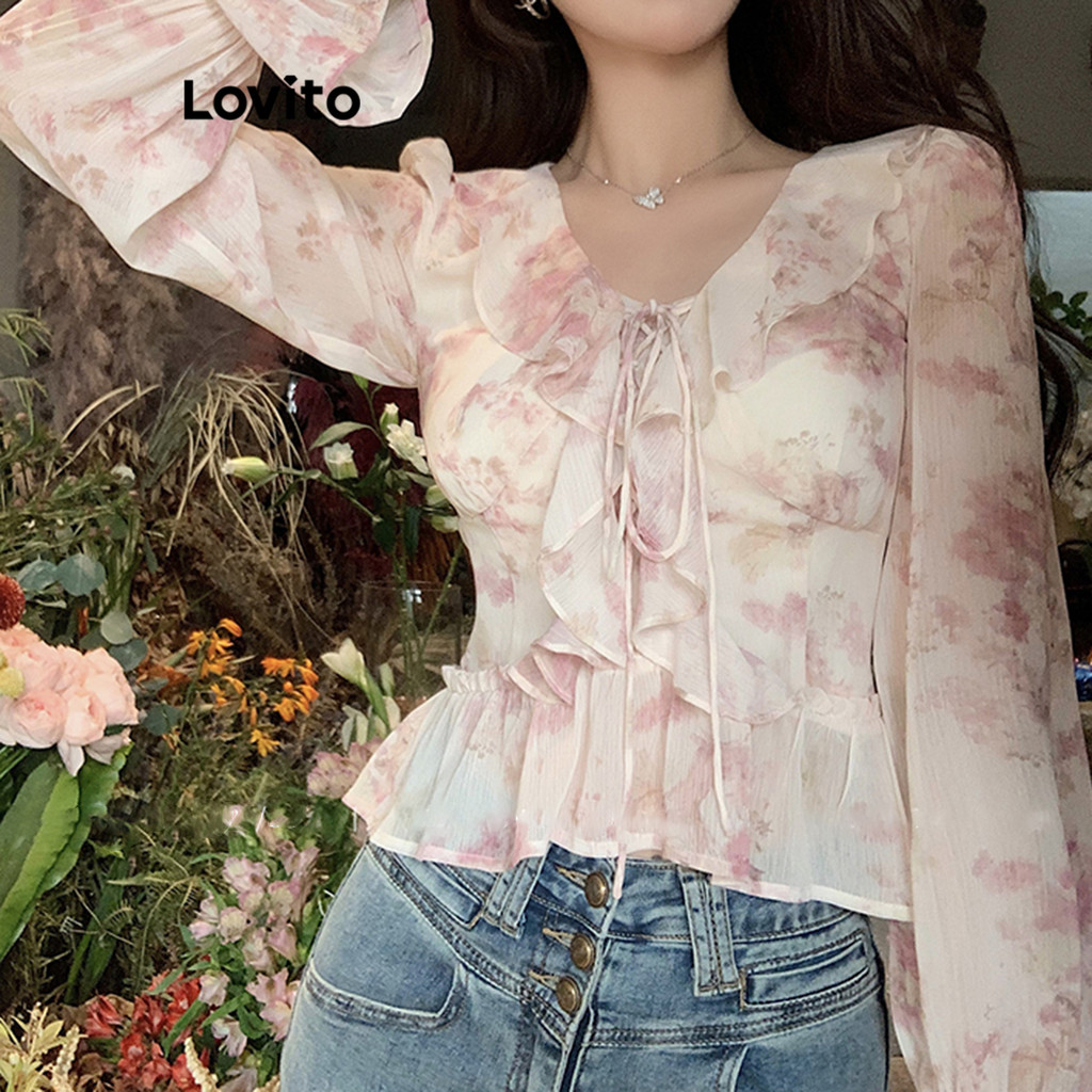 Lovito เสื้อเบลาส์ลายดอกไม้ลำลองกุ๊นขอบดอกไม้สำหรับผู้หญิง LNM83169