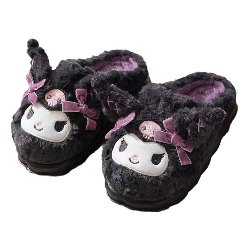 SANRIO รองเท้าแตะตุ๊กตาคิตตี้น่ารักสําหรับผู้หญิงฤดูหนาว ซานริโอ รองเท้าแตะในร่มที่อบอุ่นหนา