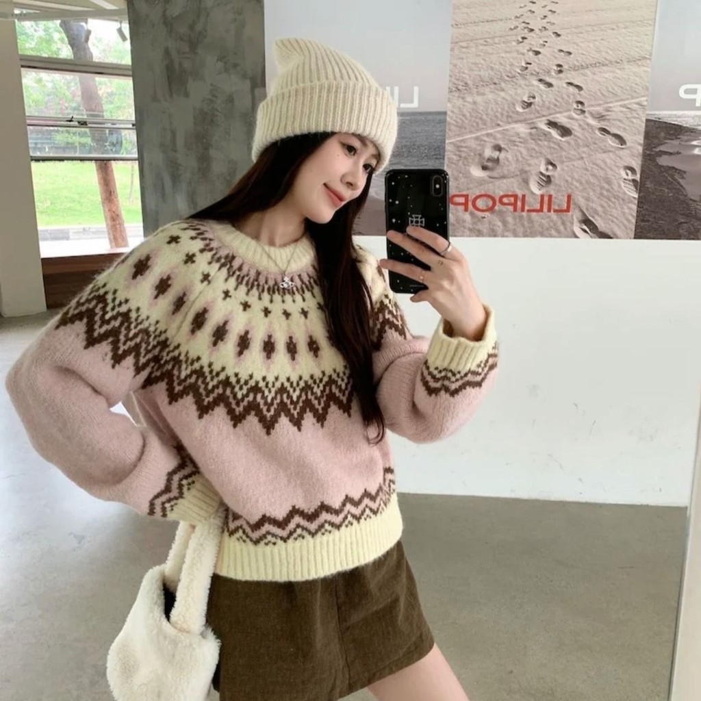 เสื้อกันหนาวผู้หญิงเกาะสีชมพูหลวมหนาออกแบบถัก