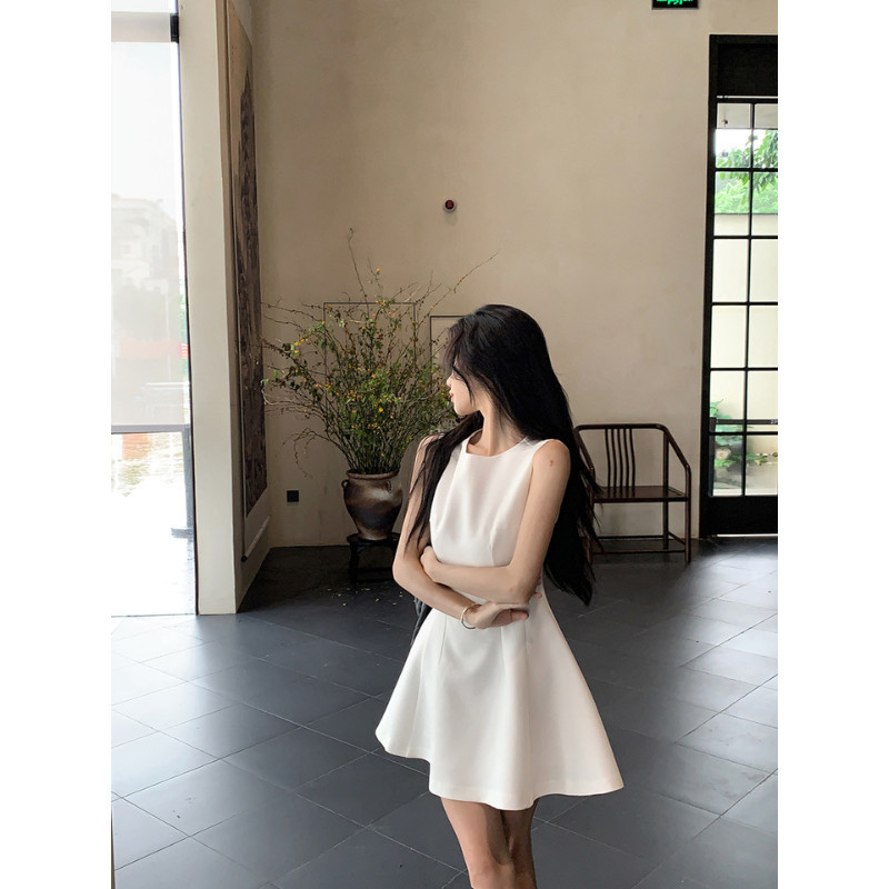 【S-2XL】 มินิเดรส ทรงเข้ารูป ทรงเอบาน แขนกุด คอกลม เรียบหรู สไตล์มินิมอล ชุดออกงาน ชุดเดท พลัสไซซ์