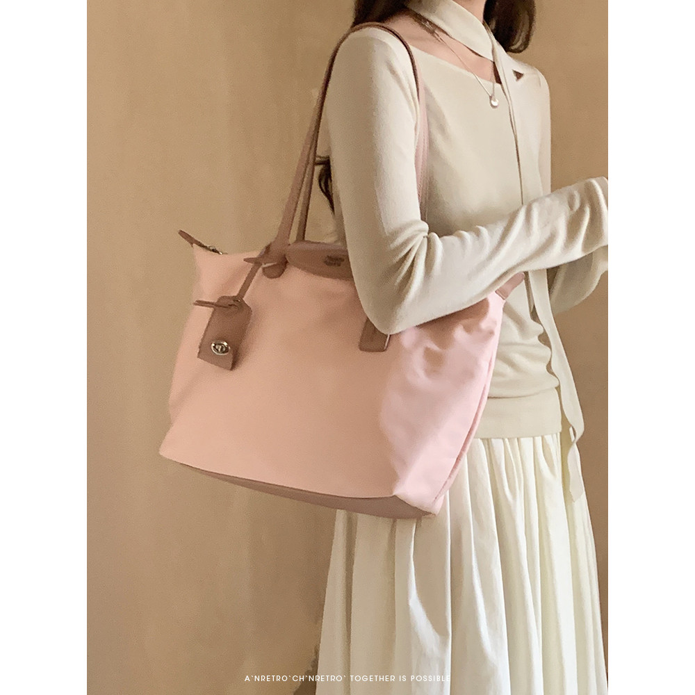 TRENDY POUCH   หวาน กระเป๋าถือ  ความจุสูง การเดินทาง ยามว่าง เรียบง่าย แบบพกพา กระเป๋าใบใหญ่