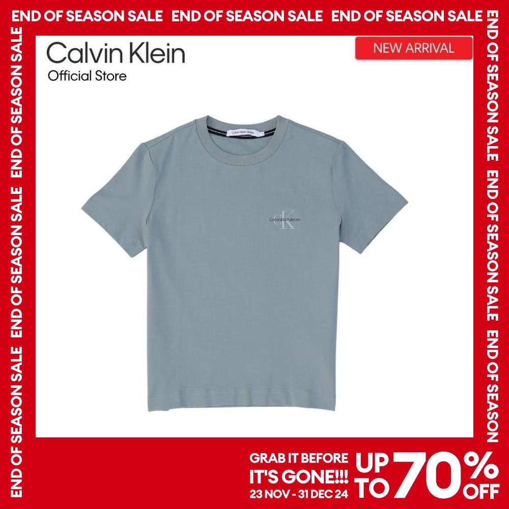 CALVIN KLEIN เสื้อยืดคอกลมแขนสั้นผู้หญิง Monogram Logo ทรง Regular รุ่น J218883 PFF - สีเทาอ่อน