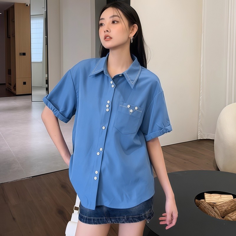 Suysuy พร้อมส่ง เสื้อเชิ้ต แขนสั้น คอปก ทรงพับแขน แต่งกระดุม 1 ข้าง เก๋ๆ ผ้าคอตตอน ใส่สบาย ไม่ร้อน มีกระเป๋า 1 ข้าง