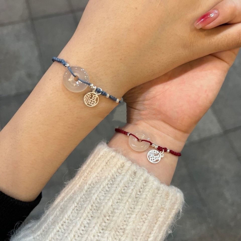 โชคลาภเต็มไปด้วยหยกอาเกตสีขาว ฟู ยี่ห้อปลอดภัยหัวเข็มขัดสร้อยข้อมือเชือกสีแดง หญิงปีนี้ทอมือเชือกแฟนคนรัก