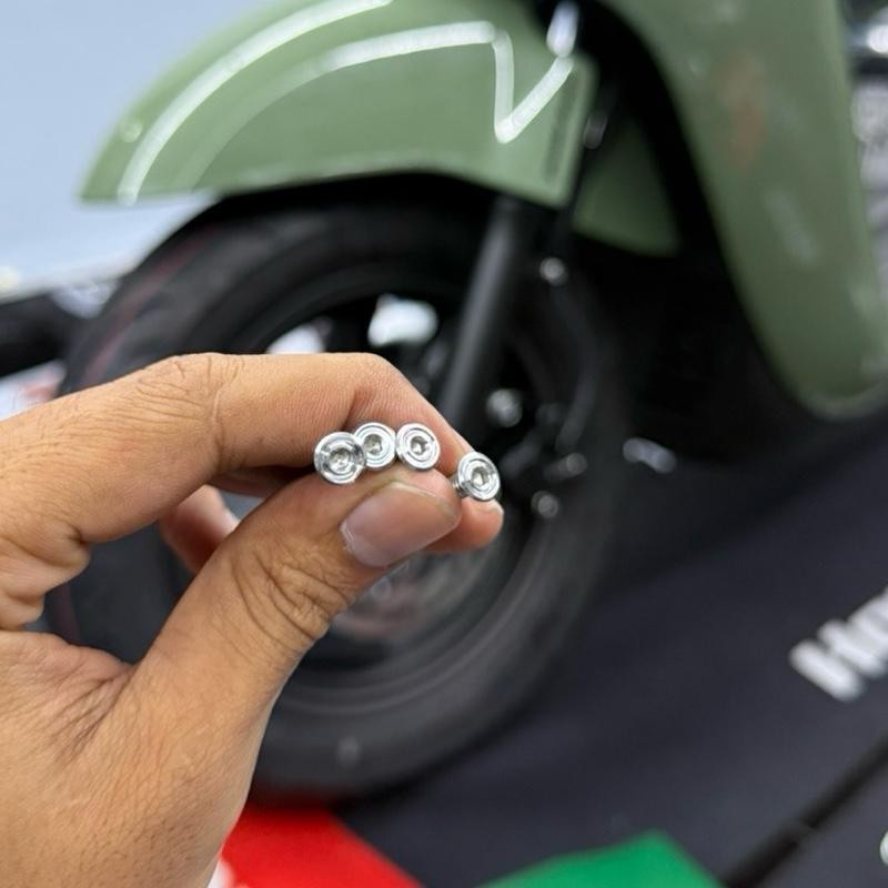 น็อตกระจก นาโปเลียน สแตนเลส1ชุด 4ตัว กลึงมือ แท้ๆ งานสวย เข้าร่องกระจกพอดี วัดมาให้แล้ว (TTY00027). 1ชุดได้4 ตัว