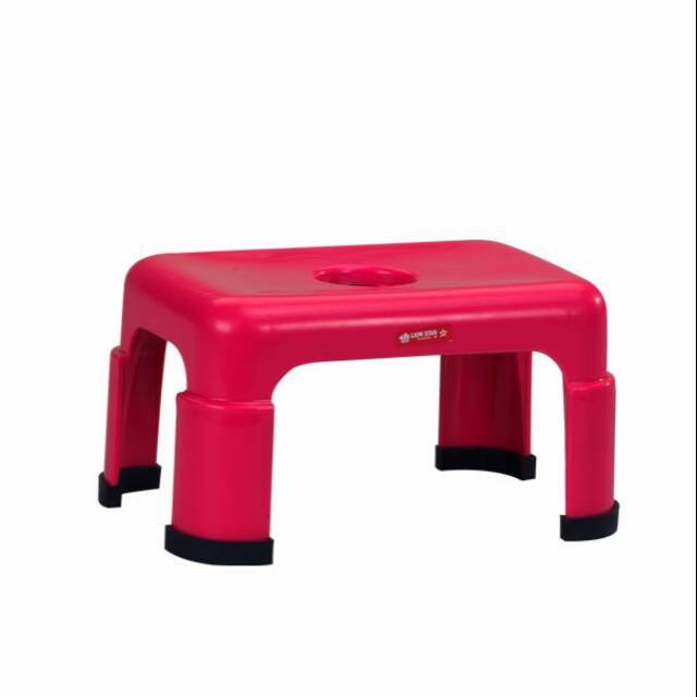 MAMBO G-3 SQUARE STOOL / MAMBO G-4 ROUND STOOLS / YEN CHAIR K036 / PRADO 176 STOOL / AMIDO 190 STOOL