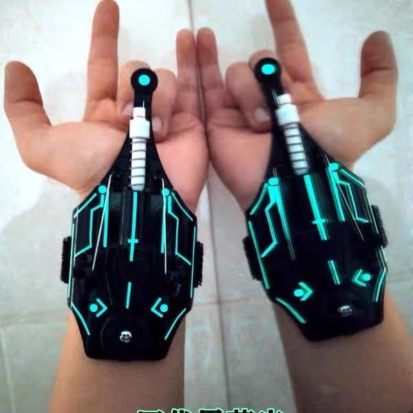 เด็กรุ่นเดียวกันสไปเดอร์แมนสร้อยข้อมือเครื่องส่งสัญญาณนาฬิกาเจ็ทแบบหมุนได้ปืนกระสุนอ่อนติดผนังของเล่นเรืองแสง