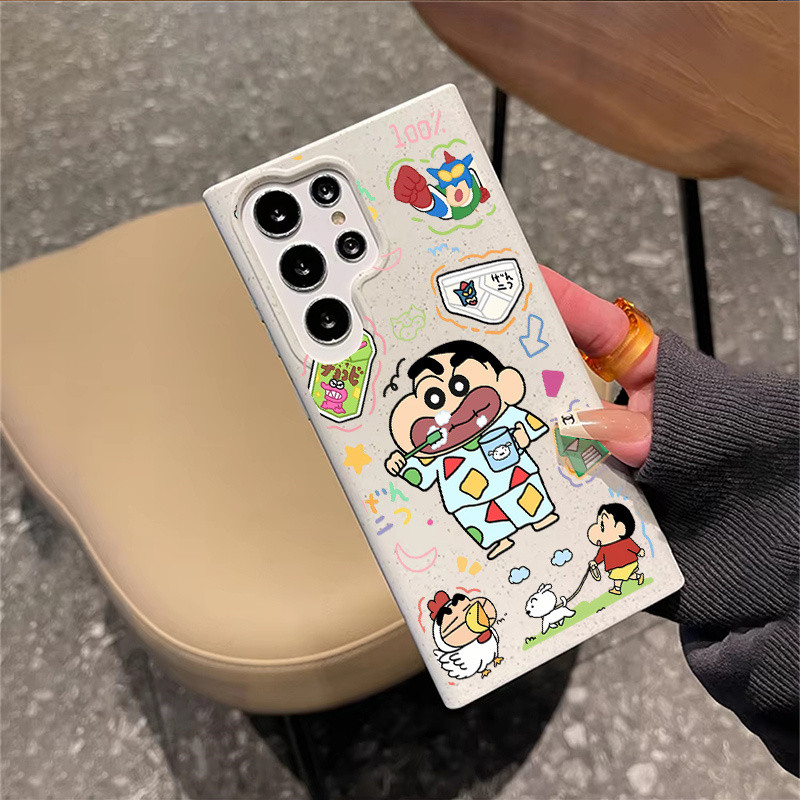 SAMSUNG น่ารักเครยอนชินจังชุดนอนที่จะล้างและเดินสุนัขเป็นมิตรกับสิ่งแวดล้อมข้าวสาลีฟางสําหรับsamsung S25 Ultra S25 Plus S24/S23/S22/S21/S20 FE A12 A13 14 A15 A53 A55 ฝาครอบกันกระแทก