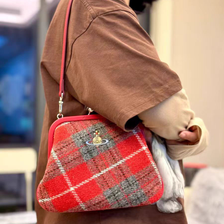 Vivienne Westwood ใหม่รุ่นลิมิเต็ดทําด้วยผ้าขนสัตว์กระเป๋าถือลายสก๊อตสีแดงกระเป๋าสะพายอเนกประสงค์กระเป๋าสะพายข้าง