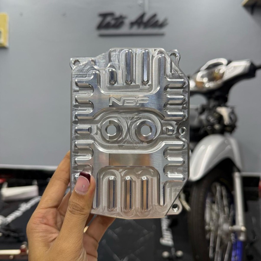 ฝาครอบวาล์ว หลีด pcx160 giorno   มีรูระบายใส่หัวฟิตติ้ง งานcnc  ใส่แทนของเดิมได้เลย [ TNEW00045 ]