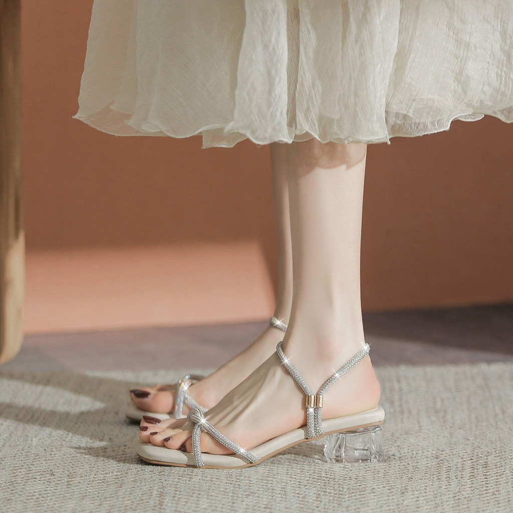 FOXER รองเท้าแตะสุภาพสตรีแฟชั่นคริสตัลส้นสูง 4.7 ซม ประดับเพชร การออกแบบข้าม รองเท้าผู้หญิง