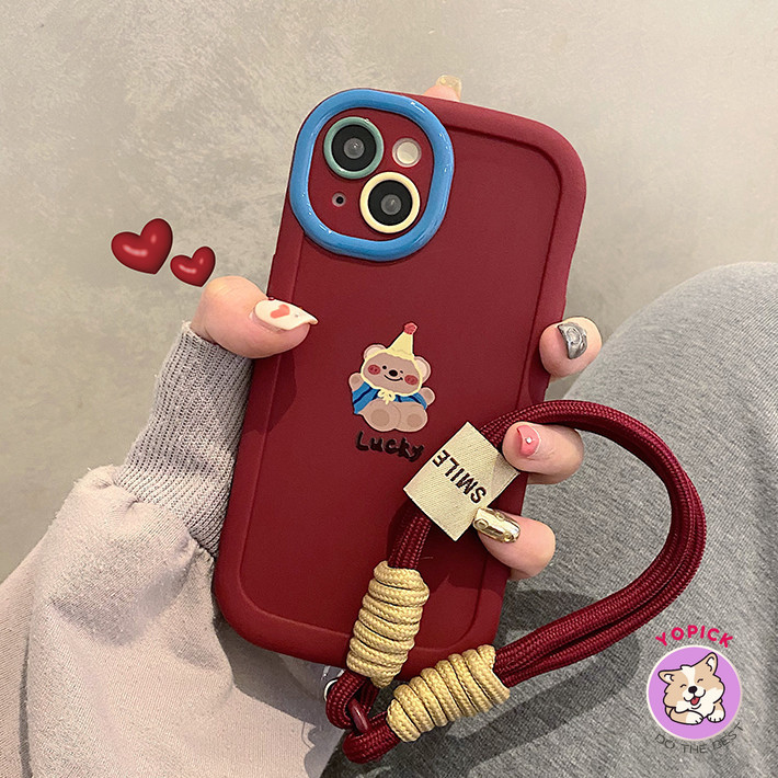 Niche Ins 16pro16 16plus 15promax ไวน์แดงน่ารักหมีพร้อมเชือกแขวนสําหรับ iPhone16promax เคสโทรศัพท์ xsmax xr x ผู้หญิง 14 11 อินเทอร์เน็ตคนดัง 13 12 ฝาครอบป้องกัน 11 JKP