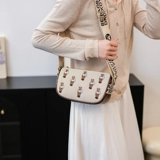 หมีพิมพ์กระเป๋าสะพายแฟชั่นcommuter Messenger Bag Retroสายคล้องไหล่กว้างไหล่กระเป๋าMessenger All-Matchกระเป๋าสี่เหลี่ยมเล็ก