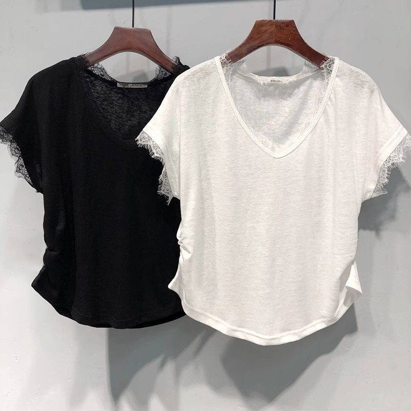 ฟลีซคอตตอนแขนสั้นคอวีแต่งลูกไม้สำหรับผู้หญิง เสื้อเบสสไตล์เกาหลีหลวมสำหรับฤดูร้อน เสื้อแขนสั้นไหล่ปกติ Needle Happy EK6E
