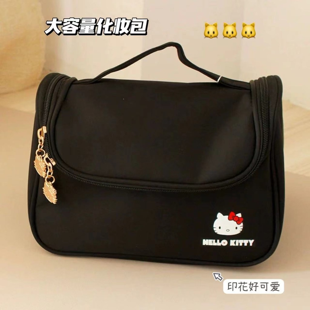 2024 สีดํา HelloKitty กระเป๋าเครื่องสําอางความจุขนาดใหญ่แบบพกพา Outing กระเป๋าเก็บเครื่องสําอางกระเป๋าแป้ง