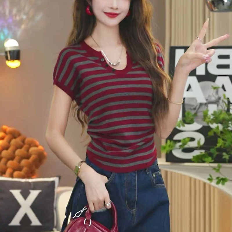 ท็อปสั้นแขนสั้นลายทางคอ U สำหรับผู้หญิง 2025 แฟชั่นฤดูร้อนใหม่ เสื้อผ้าผู้หญิงมีสไตล์ ท็อปสั้นรัดเอว