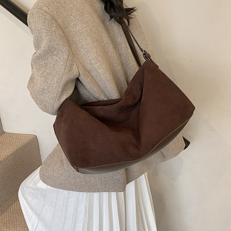 IELGY Retro Matte Suede Tote Bag ความจุขนาดใหญ่ Commuter Armpit Order กระเป๋าสะพาย