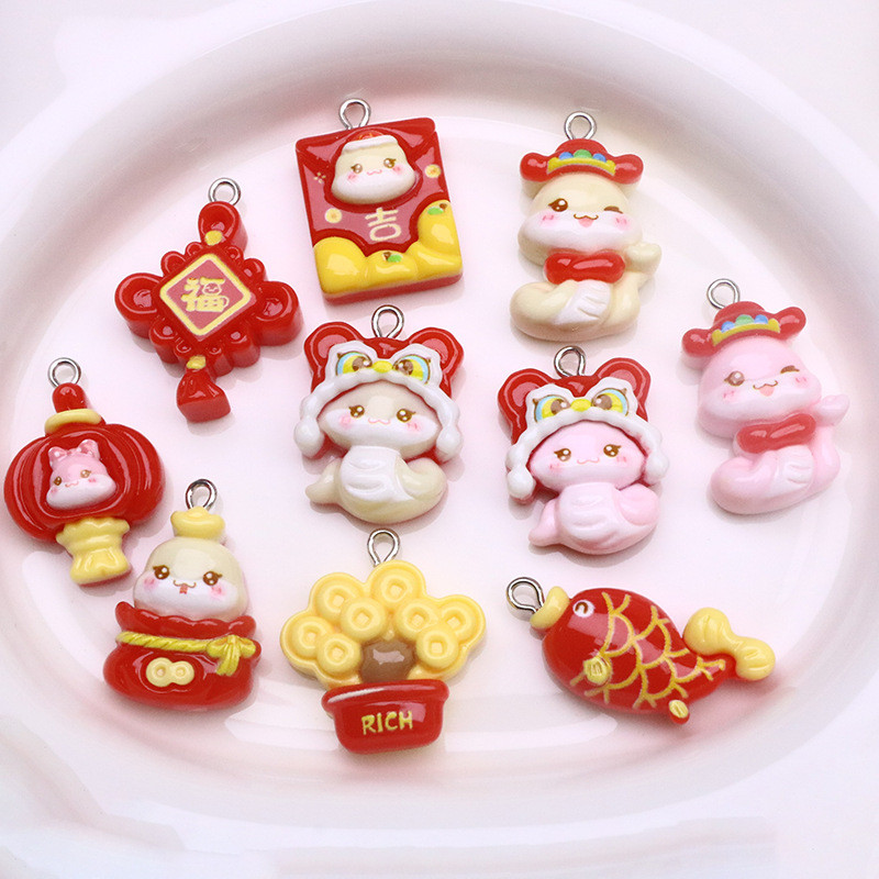 สวัสดีปีใหม่เรซิ่นปีงูอุปกรณ์เสริม diy เครื่องประดับแฮนด์เมดซองจดหมายสีแดง ปลาคาร์พตื่นสิงโตงูเด็กจีนปมเล็ก ๆ จี้