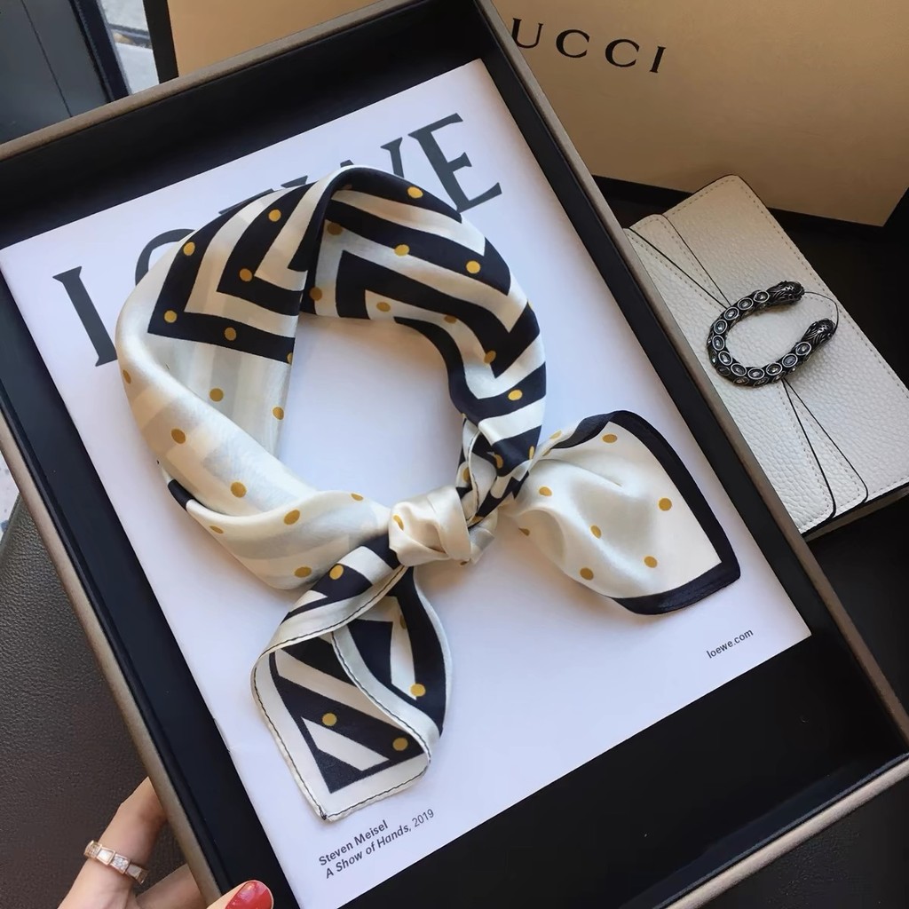 70 ซม.(27.55 นิ้ว) ผ้าพันคอผ้าไหมสแควร์มัลติฟังก์ชั่น Air Hostess ผ้าพันคอผู้หญิงแฟชั่นตกแต่งอุปกรณ์เสริม Breathable แถบคาดศีรษะ SF1001-330