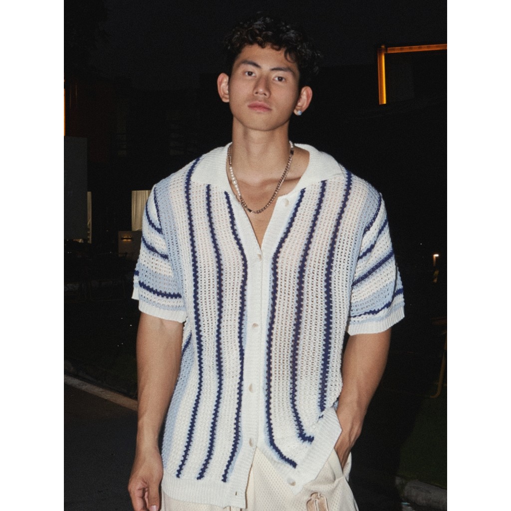 SUIKONE ซุยโคเนะ เสื้อถักแขนสั้นทรงหลวมลายทางอเมริกันสําหรับวันหยุดชายหาดฤดูร้อน