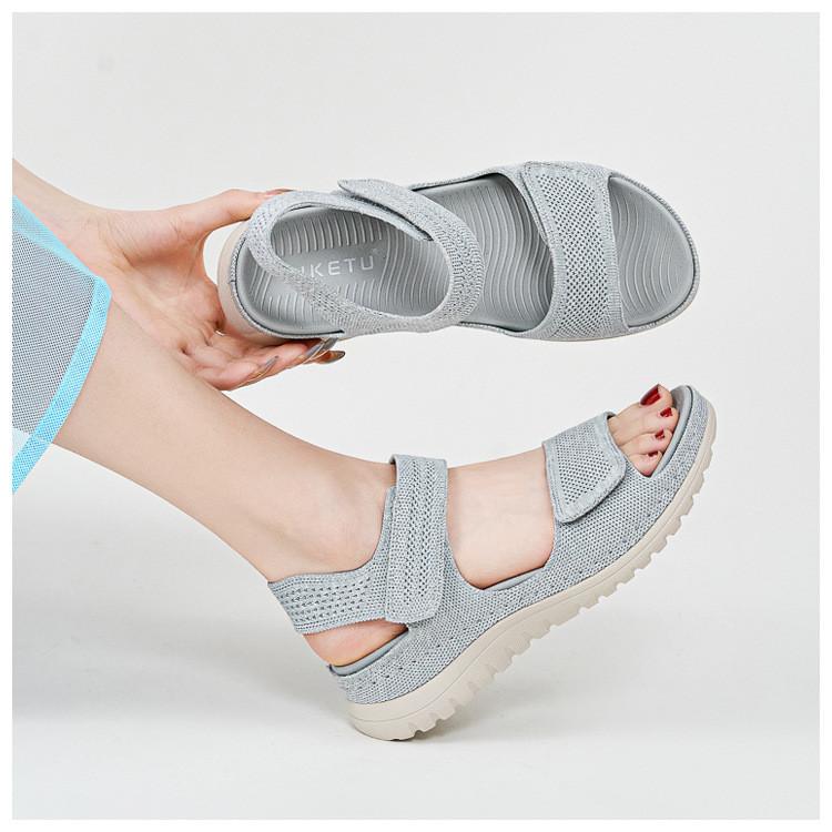 รองเท้าแตะผู้หญิงกีฬาสันทนาการ Velcro รองเท้าชายหาดพื้นหนาระบายอากาศขนาดบวก 35-42
