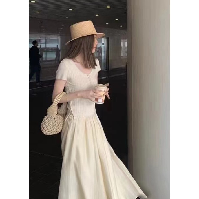 เสื้อแขนสั้นใส่แล้วดูผอมมีสายผูกคอครึ่งเปิดเก๋สไตล์เกาหลีแบบใหม่ฤดูร้อนเสื้อแขนสั้นผู้หญิงผ้าทอสไตล์