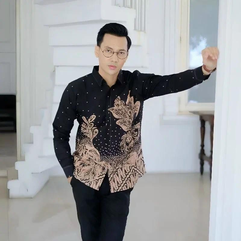 KEMEJA Brown Sente Leaf Motif เสื้อเชิ้ตแขนยาวผู้ชายทรงสลิมฟิต