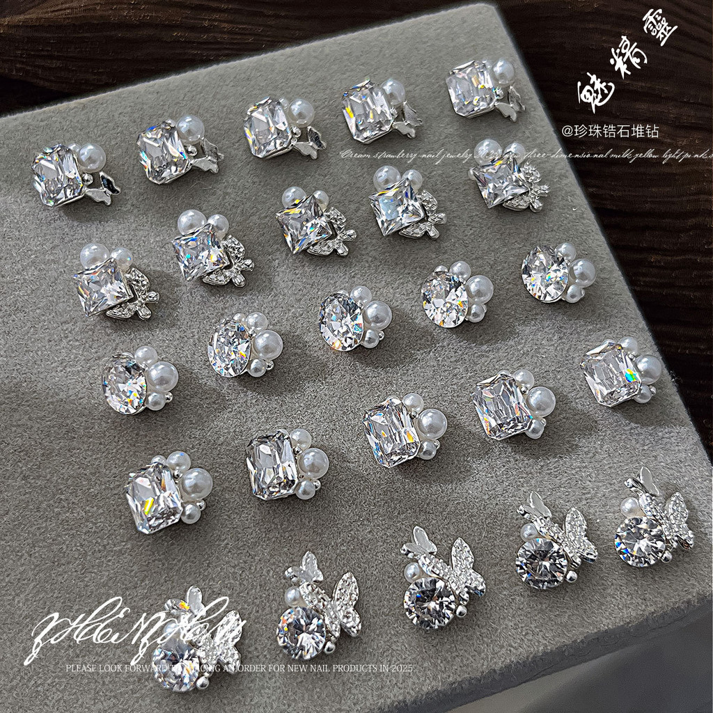 เครื่องประดับตกแต่งเล็บเพชรทรงผีเสื้อประดับเพทายแบบใหม่ ลูกบอลเพชรประดับเล็บทรงหลายเหลี่ยมประดับมุกแวววาว