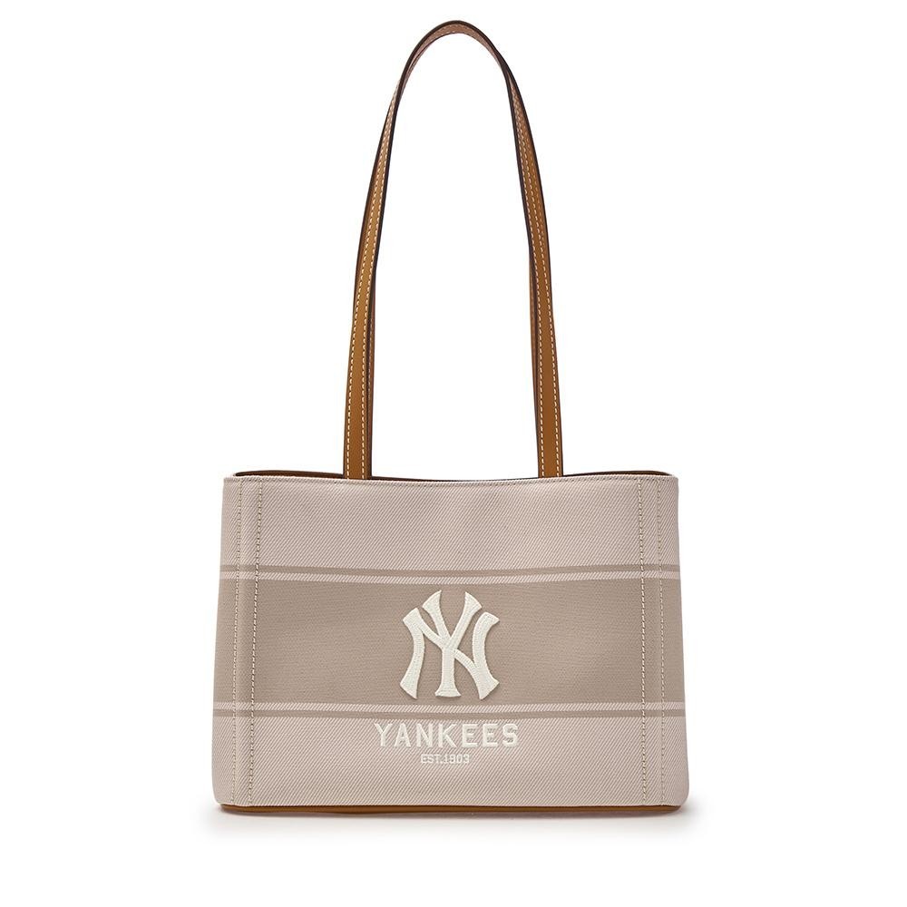 MLB กระเป๋าสะพายไหล่ ยูนิเซ็กส์ Unisex Varsity Lettering Logo Canvas Shoulder Bag รุ่น 3ABQB015N 50CRS สีครีม