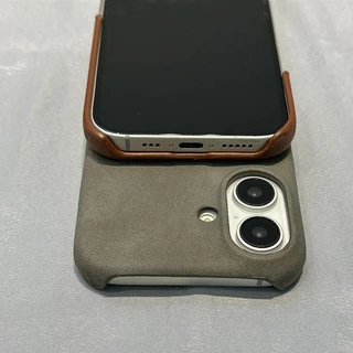 ผิวรู้สึกหนัง Anti-slip กรณีแม่เหล็กกล้องสําหรับ Iphone 12 13 14 15 16 17 Pro Max 14/15 plus 16 plus ครึ่งห่อกันกระแทก Hard ฝาหลัง