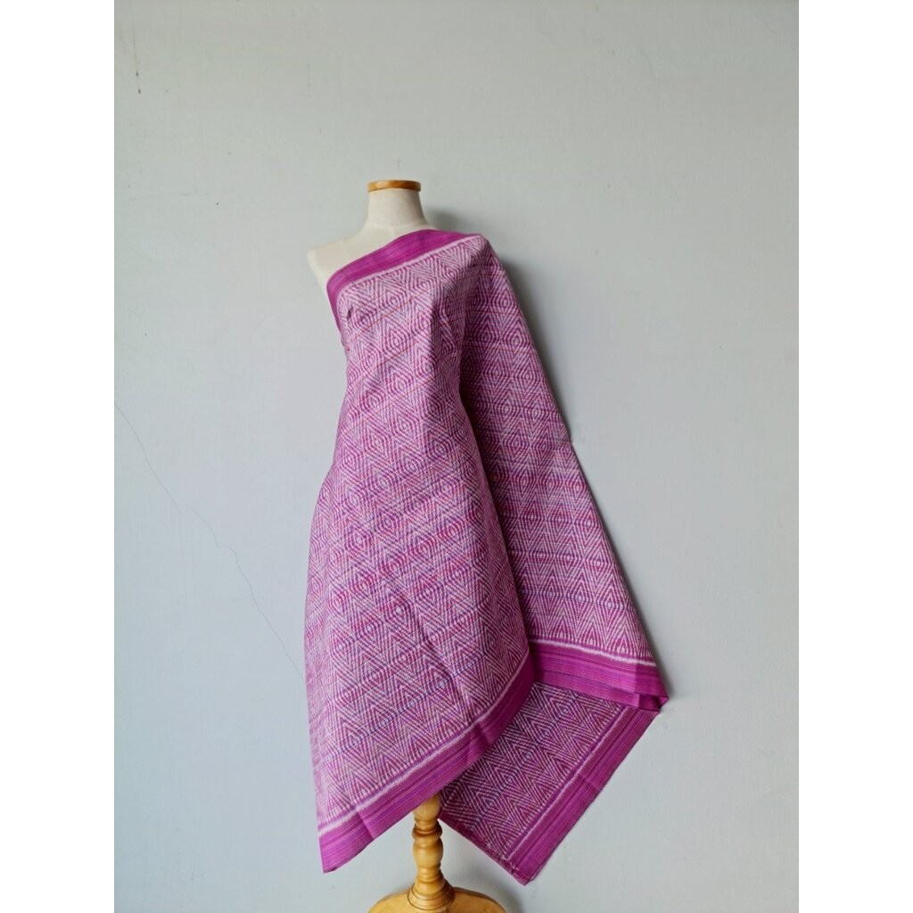 ซิ่น ผ้าไหมมัดหมี่ยกดอก 6ตะกอ ขนาด 1x2เมตร ลายสี่เหลี่ยมจัตุรัส สีม่วง รหัส L9A-119-MM6F13