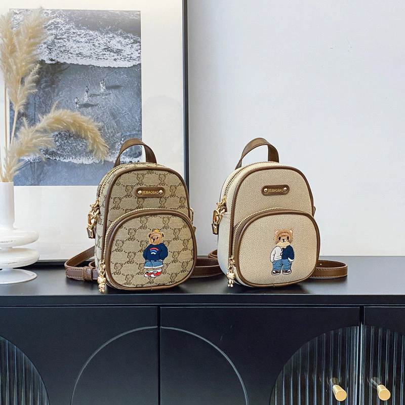 หมีปักผ้าใบกระเป๋าแฟชั่น Multi-Compartment หญิงกระเป๋า All-Match กระเป๋าสะพาย Casual