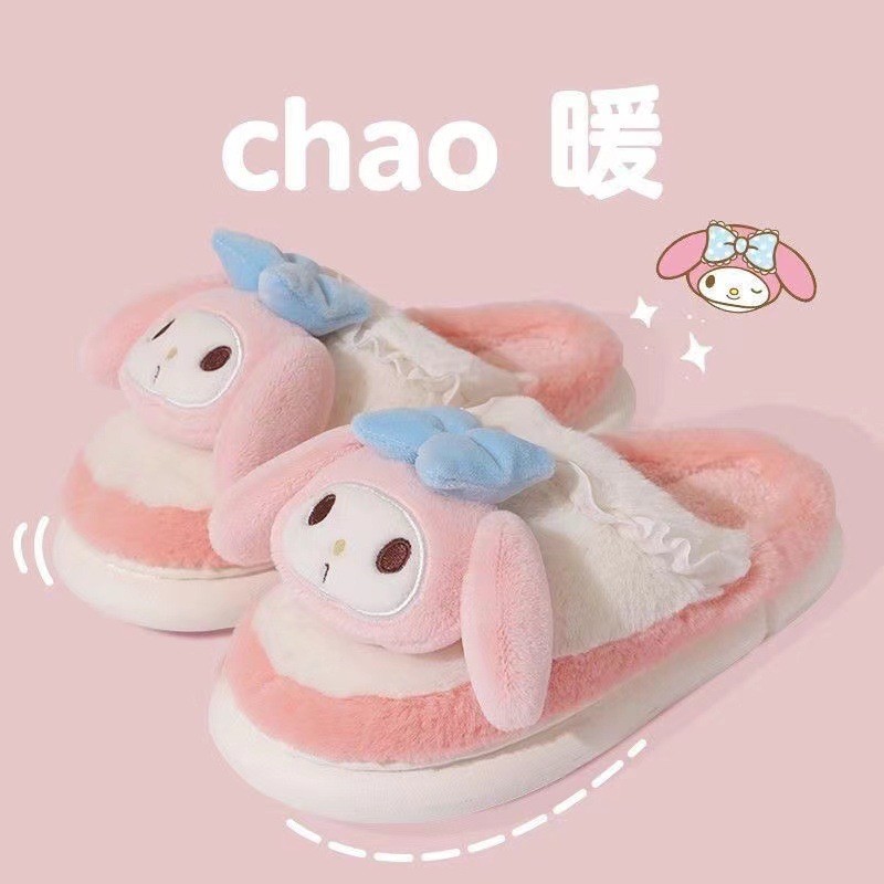 SANRIO รองเท้าแตะตุ๊กตาคิตตี้น่ารักสําหรับผู้หญิงฤดูหนาว ซานริโอ รองเท้าแตะในร่มที่อบอุ่นหนา