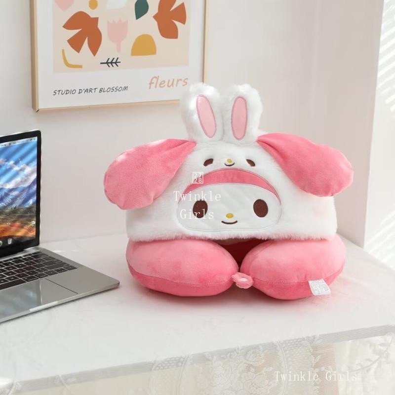 Kuromi Cinnamoroll น่ารักมีฮู้ดหมอนรูปตัวยูหมอนนอนกลางวันหมอนรองคอสำหรับเดินทางหมอนนอนหัวเครื่องบิน Hello Kitty Melody pochacco หมอนรองคอสำหรับนักเรียนแลกเปลี่ยนของขวัญ