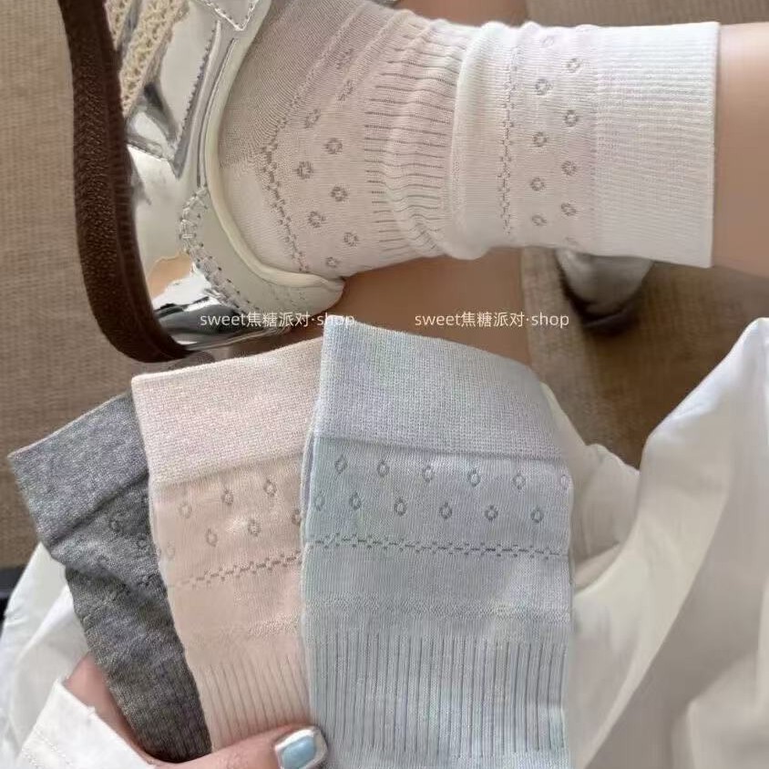 ฤดูใบไม้ผลิฤดูร้อนครีมซีรีส์กลวงดอกไม้ขนาดเล็กบางสไตล์ระบายอากาศสดหวานทุกการแข่งขันกลางหลอดกระโหลกสไตล์กองถุงเท้า