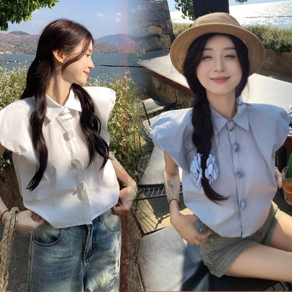 Chili Koko เสื้อเชิ้ตลายดอกกุหลาบสามมิติปกโปโลฤดูร้อนมีดีไซน์ที่เป็นเอกลักษณ์ เสื้อครอป W590