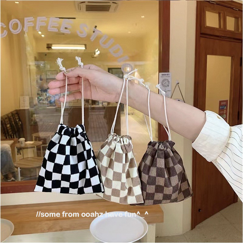 ในไทย กระเป๋าผ้าหูรูด กระเป๋าผ้า ถุงผ้าลายสก๊อต ถุงหูรูดลายตาราง ถุงหูรูดลายสก๊อต มีให้เลืกหลายสี  กระเป๋าเก็บของ