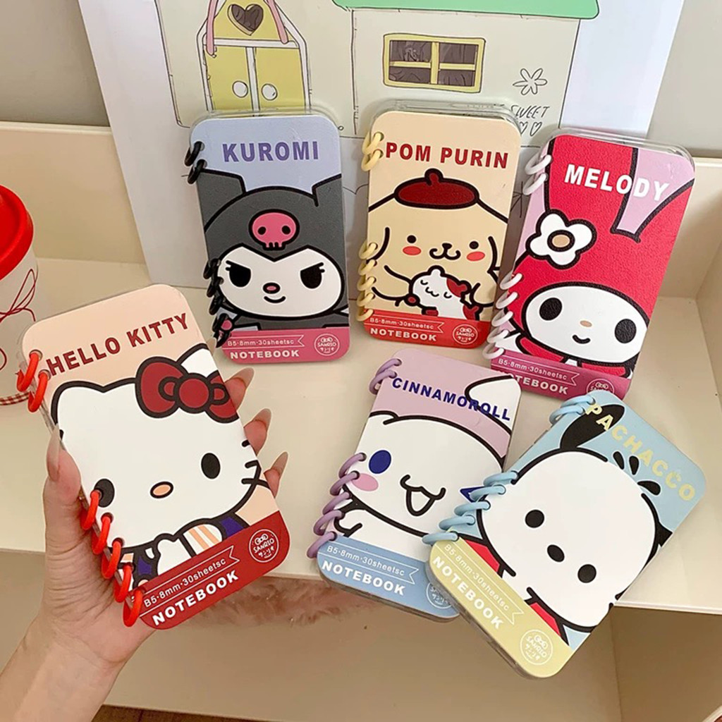 Kiity Kuromi Sanrio Family Flip Bracket Notepad หนังเคสโทรศัพท์สําหรับ iPhone 16 Pro Max 16 Plus 15 Pro Max 14 13 12 11 กันกระแทกป้องกันปลอก